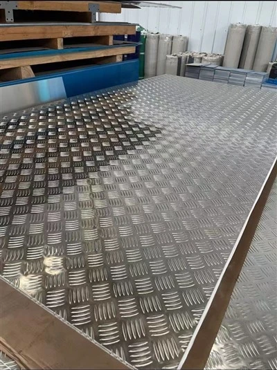 Panneaux en aluminium gaufré